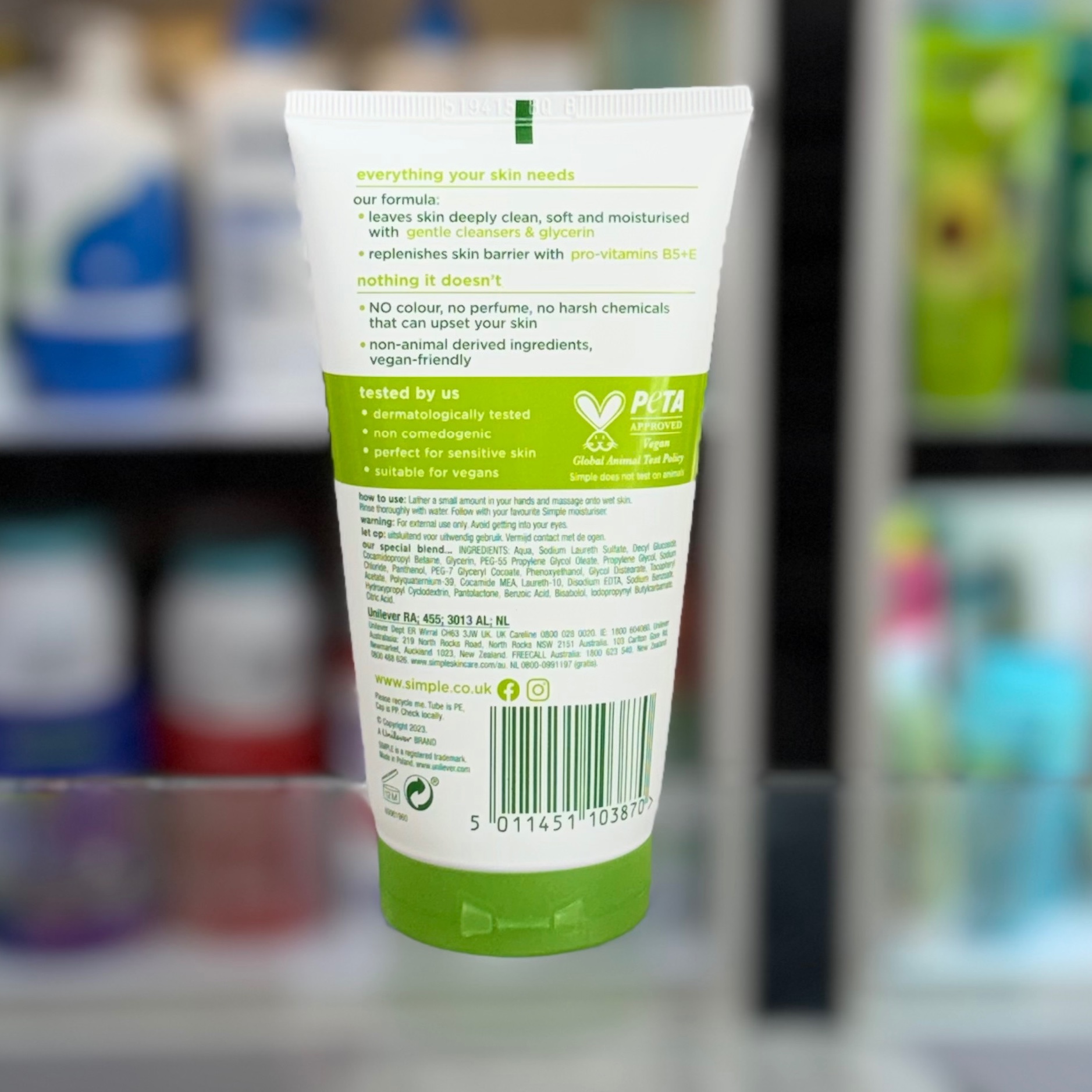 ژل شست و شوی صورت سیمپل مدل simple moisturizing facial wash